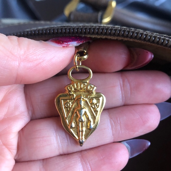 Gucci Handbag! - Picture 4 of 5